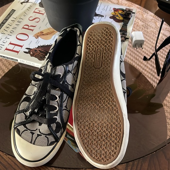 Coach Barrett Sneakers women’s size 7 still lots of life  left - Picture 3 of 7